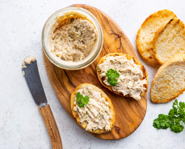 Sandwiches with salmon pate